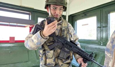 Telefondan annesiyle bayramlaşan Mehmetçik’in duygu dolu anları