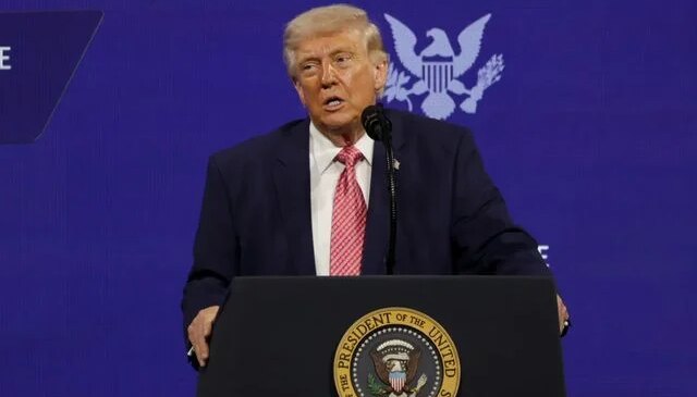 Trump’tan gazetecilere: Bana her şeyi sorabilirsin, seksten bahsedebilirsin