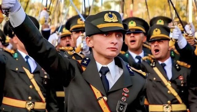 TSK’dan ihraç edilen Teğmen Ebru Eroğlu’nun iade davasında karar çıktı