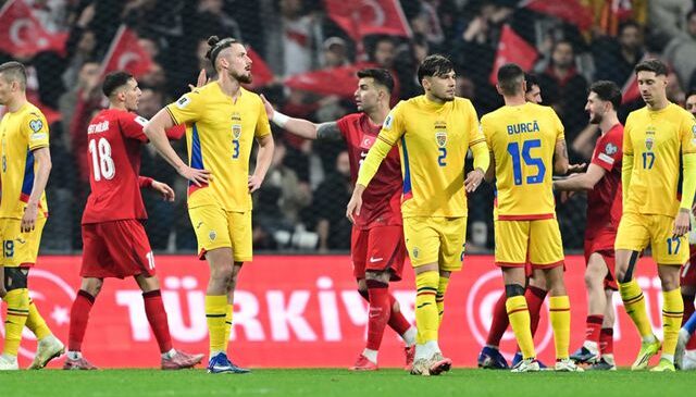 Sinirden sandalyeyi fırlattı! Türkiye-Romanya maçının sonunda kavga