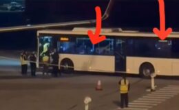 İranlı kadın futbolcular, otobüsün camından cep telefonlarıyla SOS işareti yaptı