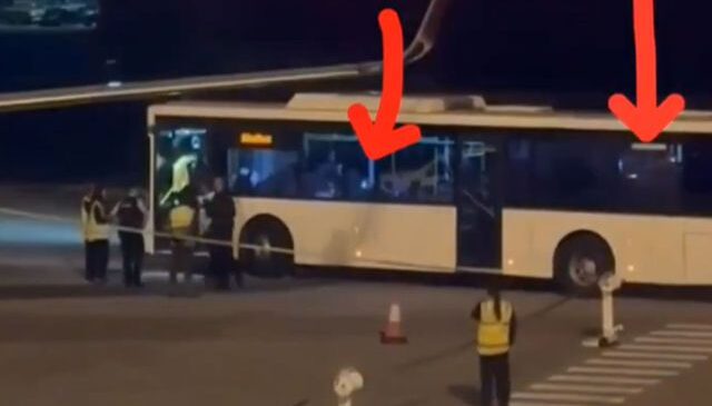 İranlı kadın futbolcular, otobüsün camından cep telefonlarıyla SOS işareti yaptı