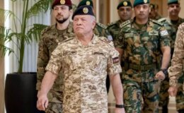 Ürdün Kralı 2. Abdullah askeri üniformayı giydi