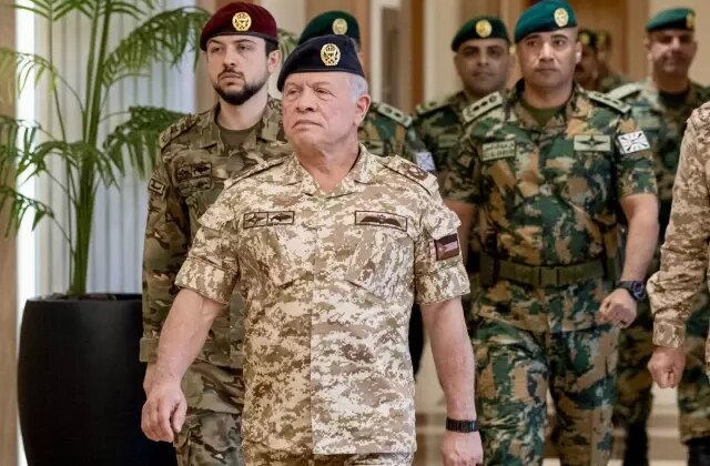 Ürdün Kralı 2. Abdullah askeri üniformayı giydi