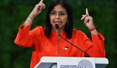 Venezuela Geçici Devlet Başkanı Rodriguez, Savunma Bakanı Lopez’i görevden aldı