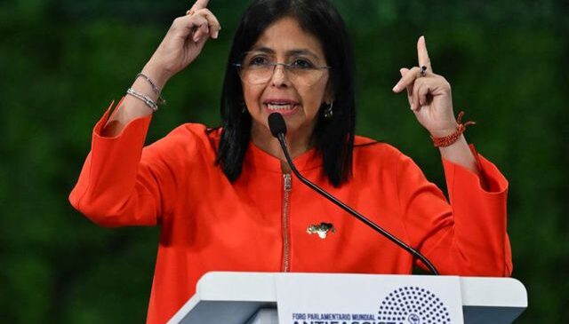 Venezuela Geçici Devlet Başkanı Rodriguez, Savunma Bakanı Lopez’i görevden aldı