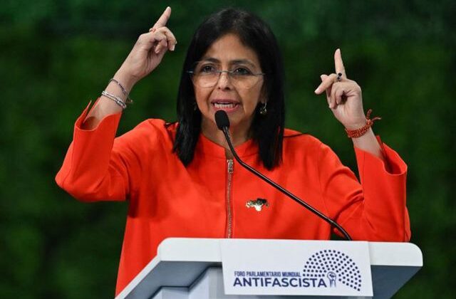 Venezuela Geçici Devlet Başkanı Rodriguez, Savunma Bakanı Lopez’i görevden aldı