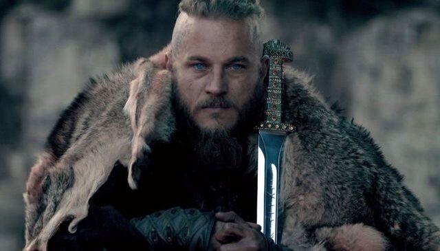 Vikings’in yıldızı Adnan Polat’ın yanında