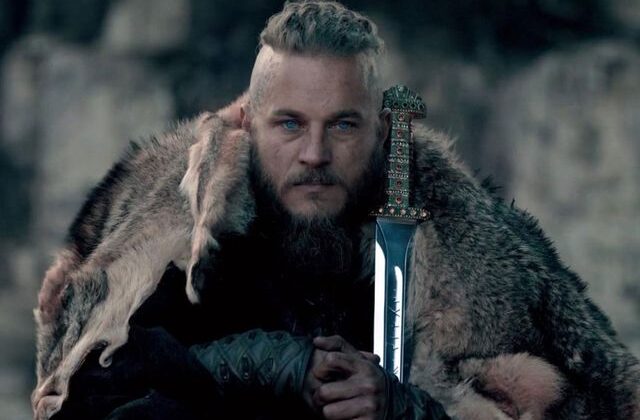 Vikings’in yıldızı Adnan Polat’ın yanında