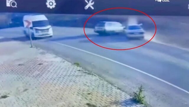 Virajda iki otomobil birbirine girdi: 1 ölü, 1 yaralı