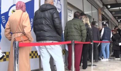 Yasağa saatler kaldı, kuyruk uzadıkça uzadı