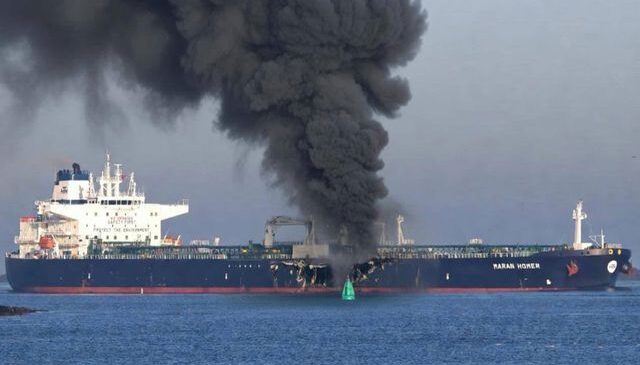 Yunan bandıralı petrol tankeri Rusya sularında vuruldu