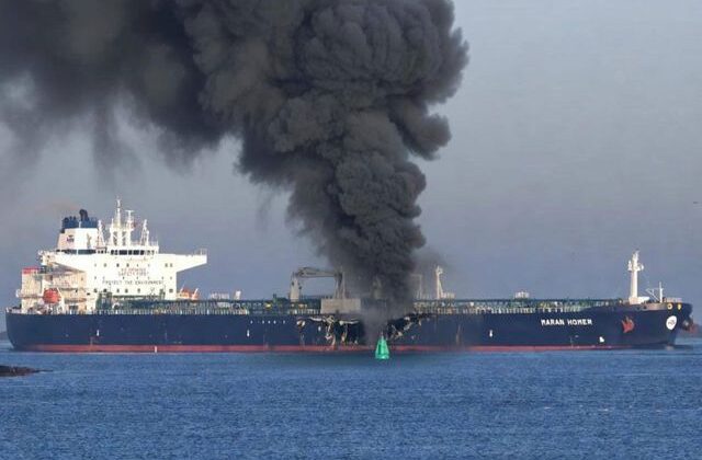 Yunan bandıralı petrol tankeri Rusya sularında vuruldu