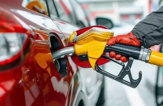 Zam beklentisi sonrası akın ettiler! Uzun kuyruklar oluştu