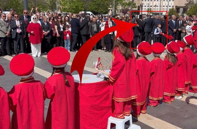 23 Nisan ruhuna yakışmayan görüntü! CHP’liler çocuklara sırtlarını döndü