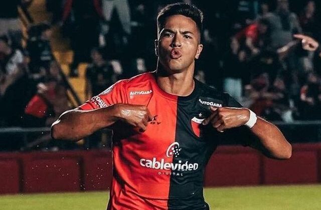 23 yaşındaki futbolcu eşcinsel olduğunu açıkladı