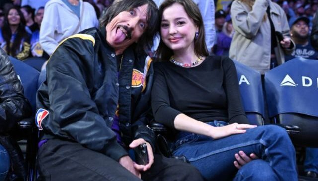 33 yaş büyük şarkıcı ile aşk Yaşıyor: Genç sevgiliden şok eden savunma!