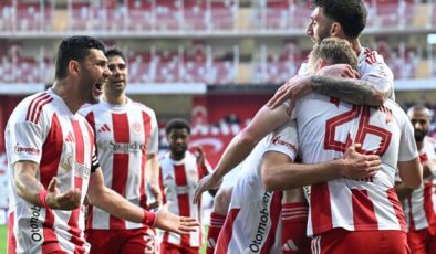 6 puanlık maçta Antalyaspor 3 golle kazandı