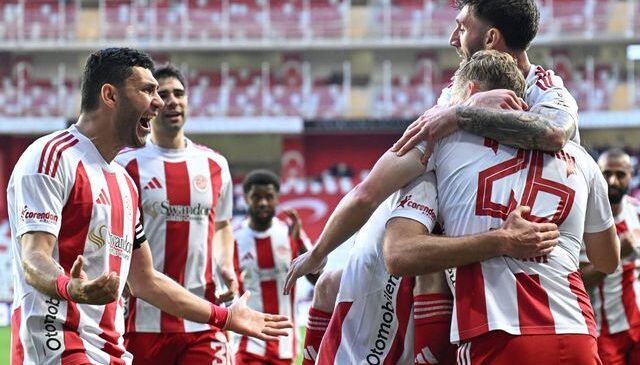 6 puanlık maçta Antalyaspor 3 golle kazandı
