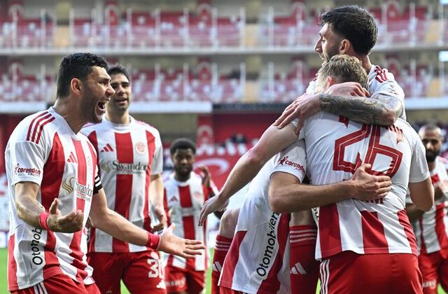 6 puanlık maçta Antalyaspor 3 golle kazandı