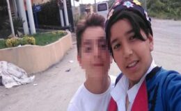 8 yıl önce tüfekle öldürülen Kerem’in ailesinin avukatı duruşma salonunda bastonla olayı canlandırdı