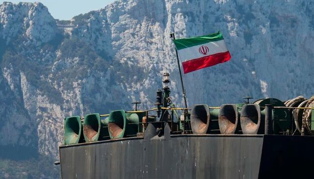 Hürmüz’de gerginlik zirvede! İran gemisi ABD ablukasını deldi