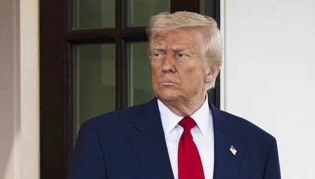 ABD donanması, Hürmüz Boğazı’nda deniz ablukasını geçmeye çalışan İran gemisini vurdu