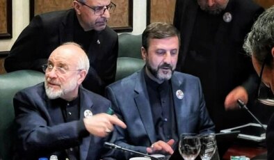 ABD ile masaya oturan İran heyetinden ilk fotoğraf