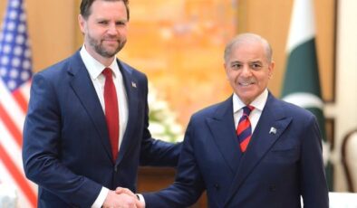 ABD ve İran heyetlerinin başkanları, Pakistan Başbakanı Şerif ile görüştü! Müzakerelerin başlaması bekleniyor