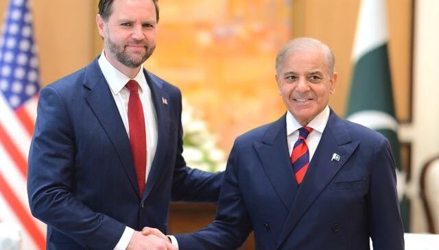 ABD ve İran heyetlerinin başkanları, Pakistan Başbakanı Şerif ile görüştü! Müzakerelerin başlaması bekleniyor