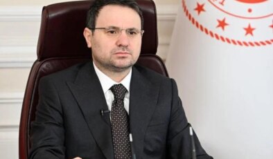 Bakan Akın Gürlek’i taşıyan uçak Diyarbakır’a inemedi