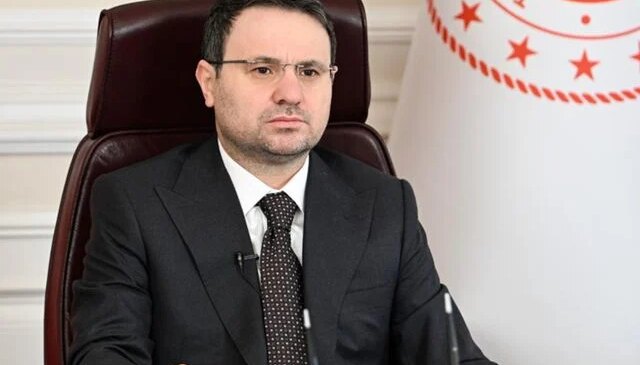 Bakan Akın Gürlek’i taşıyan uçak Diyarbakır’a inemedi