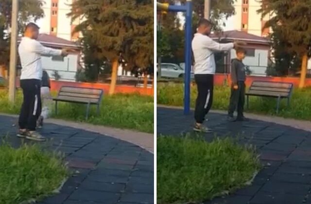 Parkta çocuğa oyuncak silahla atış talimi yaptırdı
