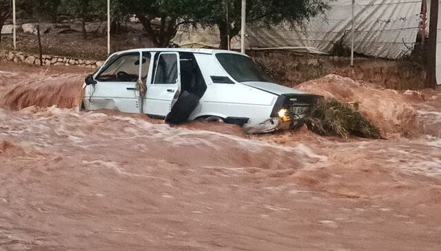 Adana’nın Kozan ilçesini sel vurdu