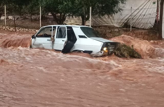 Adana’nın Kozan ilçesini sel vurdu