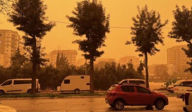Afrika’dan gelen çöl tozu Türkiye’ye giriş yaptı! Bazı illerimizde göz gözü görmüyor