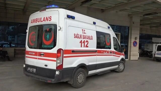 Siirt’te ağaç budarken kazara kolunu kesen kişi öldü