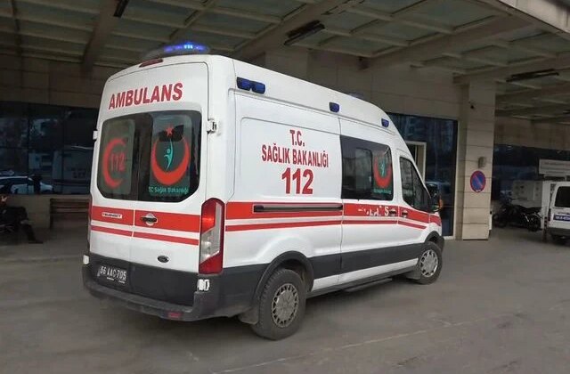 Siirt’te ağaç budarken kazara kolunu kesen kişi öldü