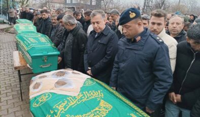 Aile katliamında yürek yakan detay: 4 tabut yan yana
