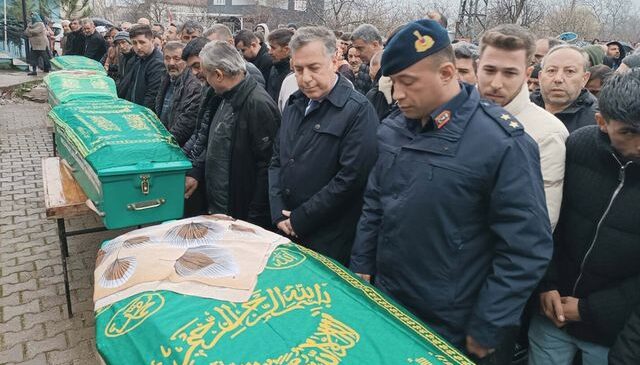Aile katliamında yürek yakan detay: 4 tabut yan yana