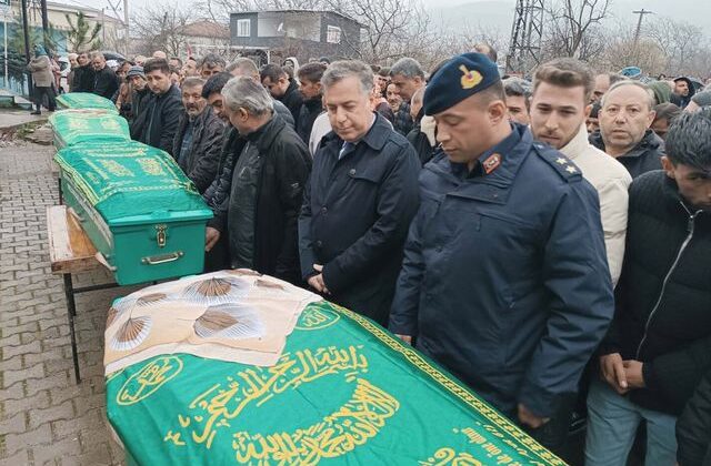 Aile katliamında yürek yakan detay: 4 tabut yan yana