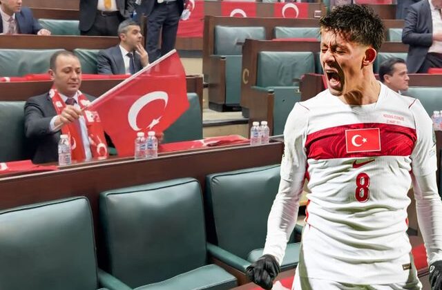 AK Parti grubunda milli takım coşkusu! Salon Türk bayraklarıyla donatıldı