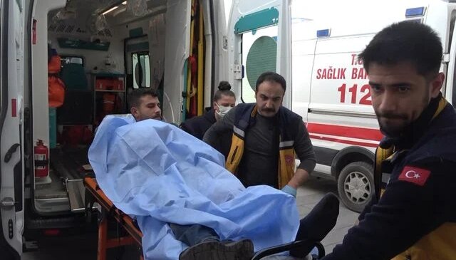 Çakmağını vermeyen kuzenini bıçaklayıp kaçtı