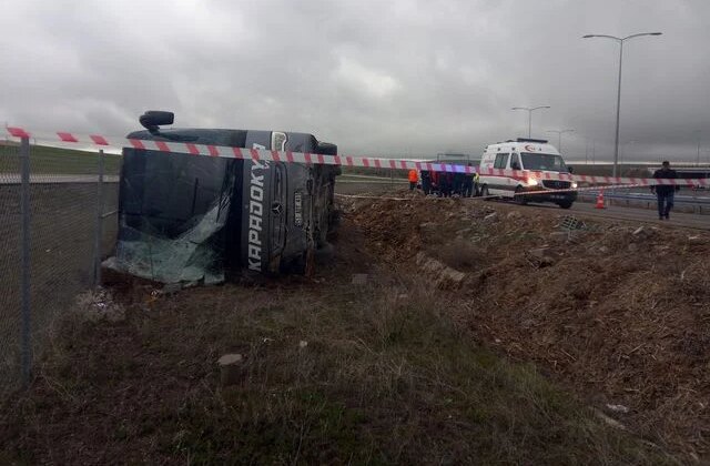 Aksaray’da tur otobüsü devrildi: 20 yaralı