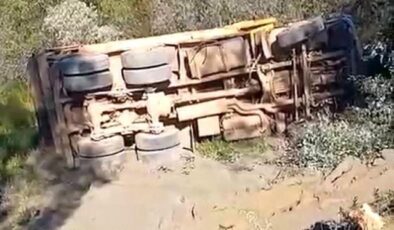 Alanya’da kamyon şarampole devrildi sürücü hayatını kaybetti