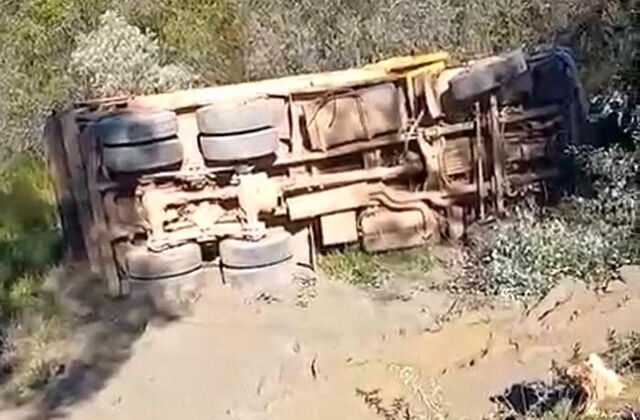 Alanya’da kamyon şarampole devrildi sürücü hayatını kaybetti