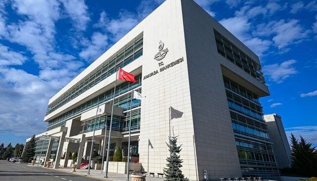 AYM kararını duyurdu! Nüfusu 2 binin altına düşen belediyeler köy olacak