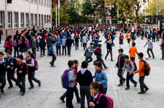 Ortaokulda kan don donduran olay! Koli bandı ile bağlayıp dövdüler