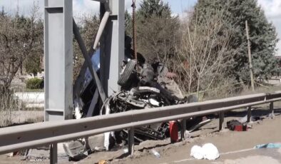 Ankara’da katliam gibi kaza! Otobüs üst geçide çarptı