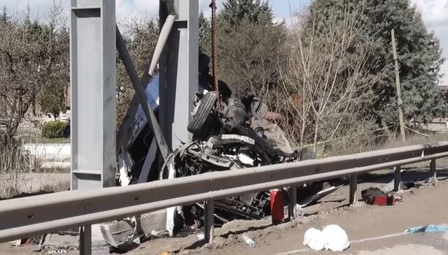Ankara’da katliam gibi kaza! Otobüs üst geçide çarptı